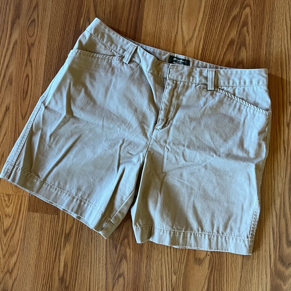 Eddie Bauer women’s khaki shorts
